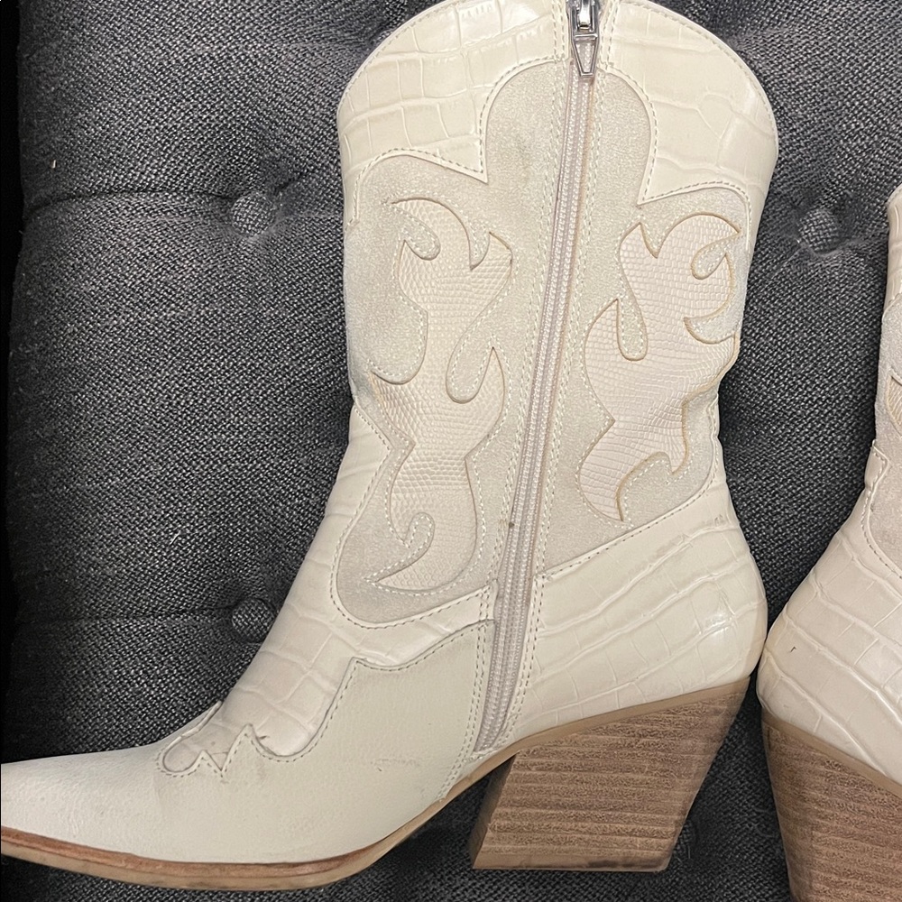 Dolce Vita Cream Ankle Booties - Picture 8 of 10